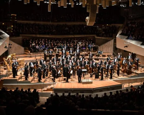 Arnold Schoenberg: Violin Concerto, Verklärte Nacht, Die Jakobsleiter Album Review – A Compelling and Notable Compilation